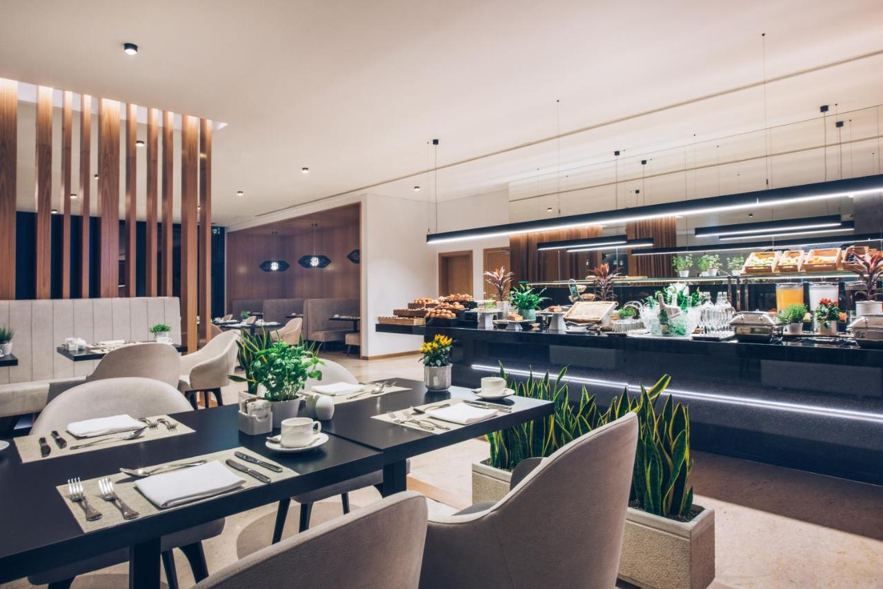 이베로스타 셀렉션 리스보아 리스본 외부 사진 The lounge at Hamad International Airport