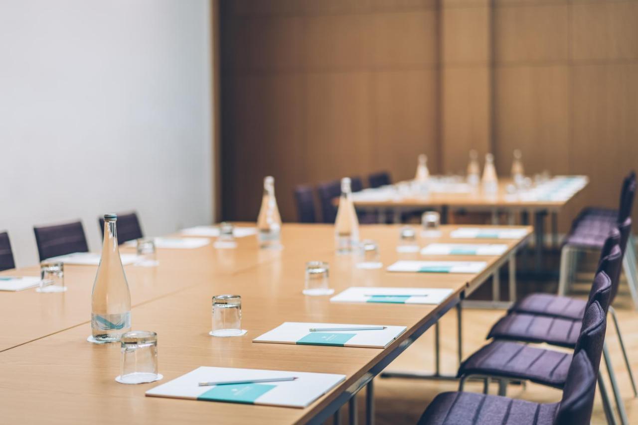 이베로스타 셀렉션 리스보아 리스본 외부 사진 A meeting room at the European University Barcelona